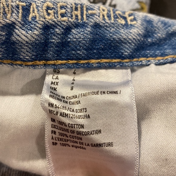 American Eagle Vintage Painted Distressed Denim Shorts; button fly; size 4 - Picture 10 of 11